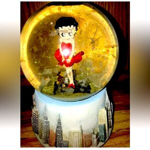 RARE Vintage Betty Boop NYC Music Box Marilyn Monroe Glitter Snow Globe 1995 EUC